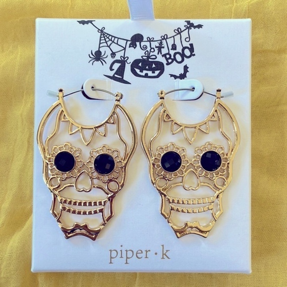 Brand New Piper K Halloween Gold Tone Skull Black Bead Eye Drop Earrings